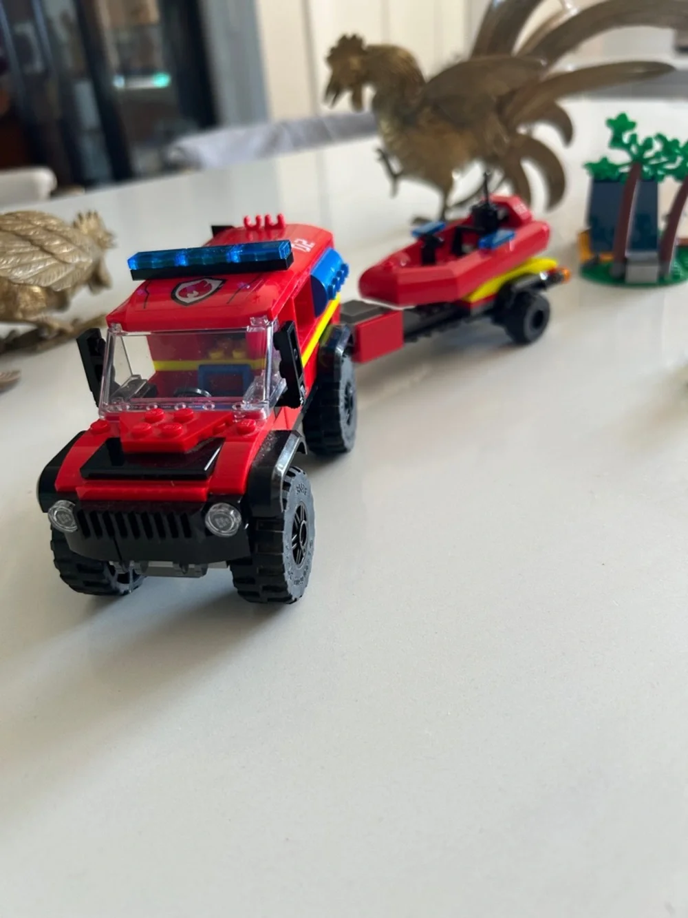 LEGO 60412 4x4 Fire Truck with Rescue Boat retired - Picture 14 of 16